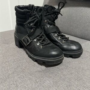 Combat boots